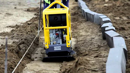 Видео о реверсивной виброплите Atlas Copco LG 160 D 450 mm